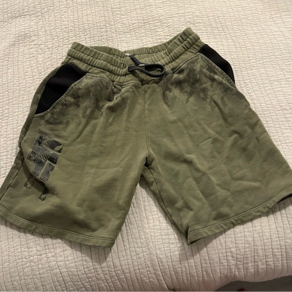 UFC Green Men's Athletic Shorts - Picture 1 of 4